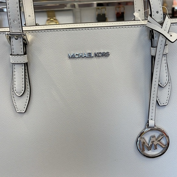 MICHAEL KORS
Jet Set Travel Lg Saffiano Leather Drawstring Travel Tote Shoulder - Picture 14 of 16